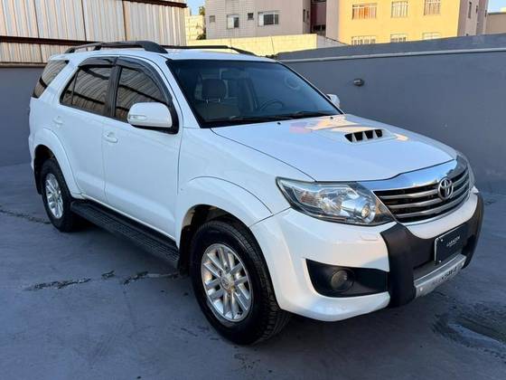 TOYOTA HILUX 3.0 SRV 4X4 CD 16V TURBO INTERCOOLER DIESEL 4P AUTOMÁTICO TOYOTA HILUX 3.0 SRV 4X4 CD 16V TURBO INTERCOOLER DIESEL 4P AUTOMÁTICO